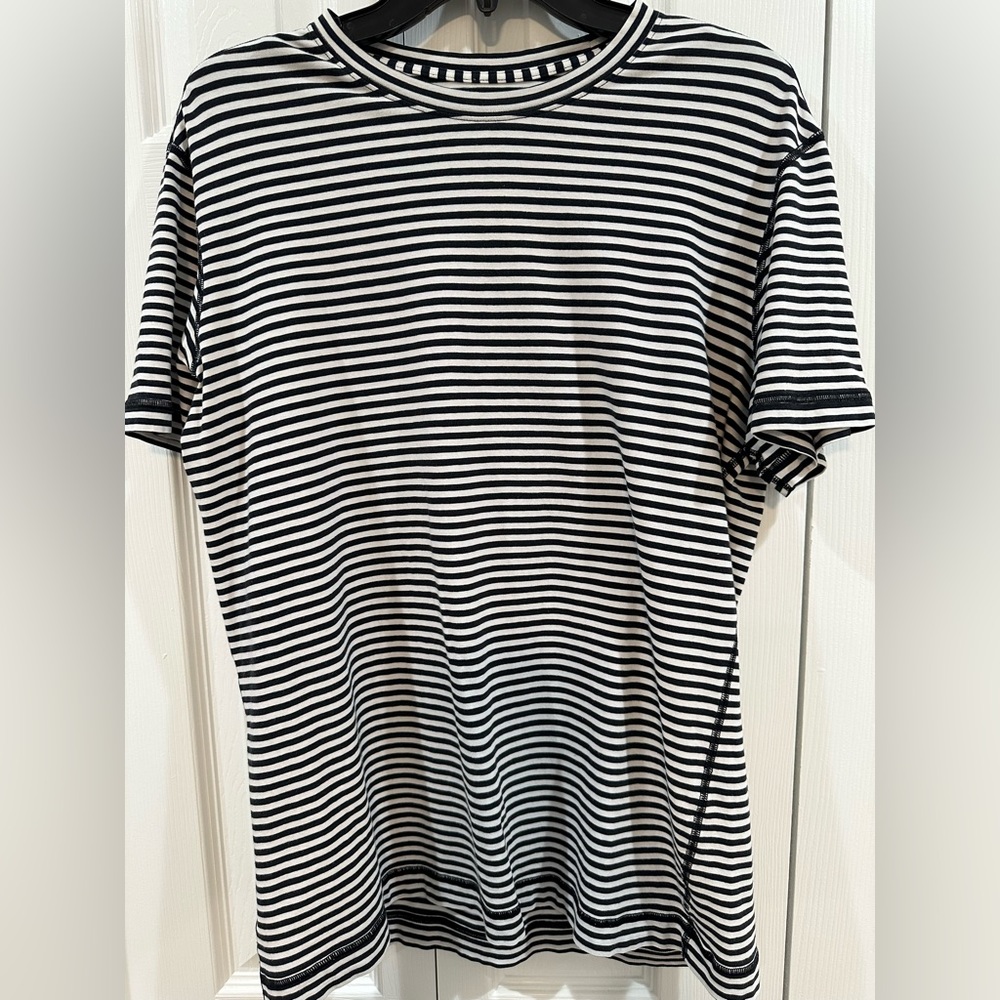 Lululemon men’s Tshirt
